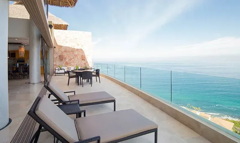 Wraparound terrace with loungers above the Pacific